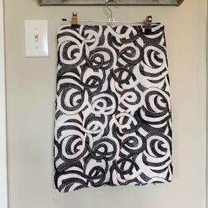 Black and white patterned pencil skirt